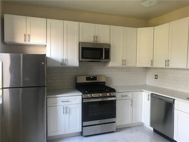 Building Photo - 110 Stonelea Pl