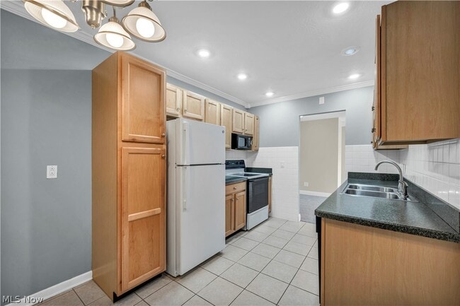 Building Photo - 20333 Detroit Rd