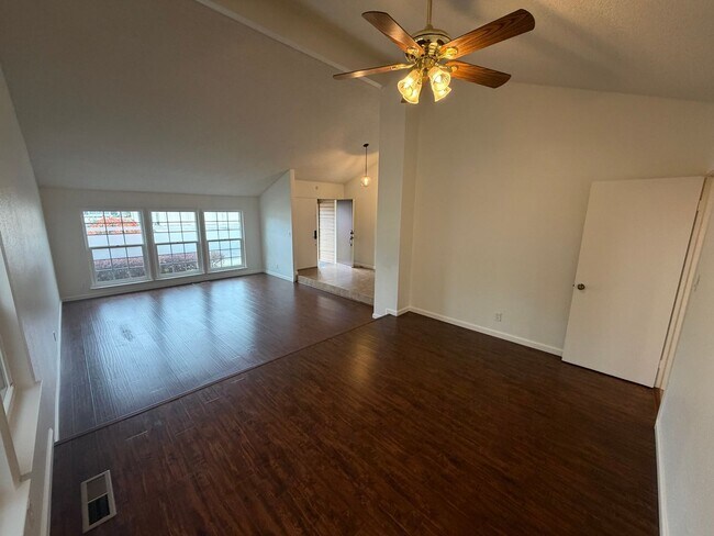 Building Photo - 4 Bedroom | 3 Bathroom | Home in Roseville