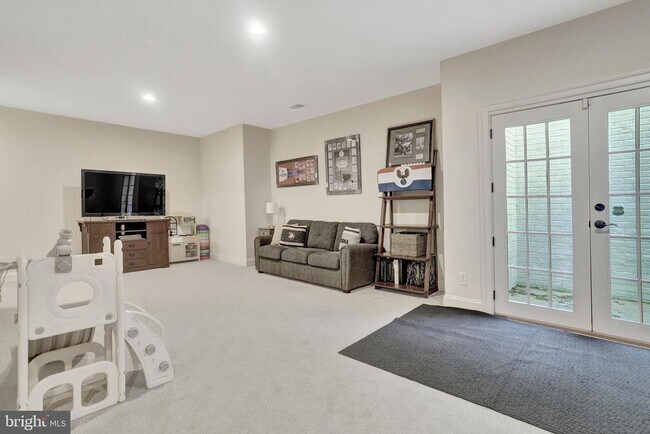 Building Photo - 5231 WINTER VIEW Dr