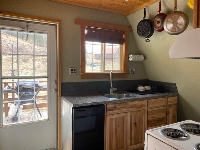 Building Photo - 174 Co Rd 4
