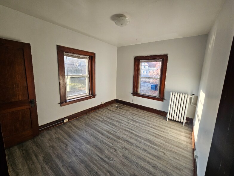 Building Photo - 1560 7th Ave