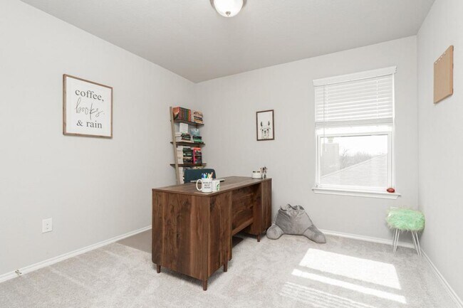 Building Photo - 556 Long Leaf Dr