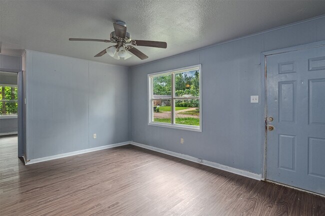 Building Photo - 1206 Olwen Dr