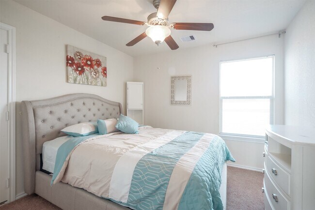 Building Photo - 8730 Sunny Gallop Dr