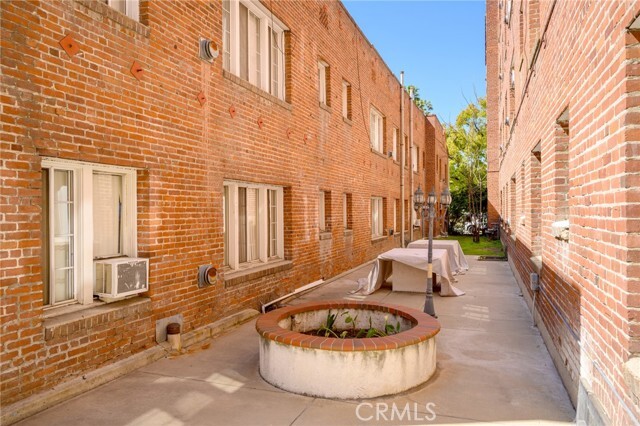Building Photo - 228 S Kenwood St