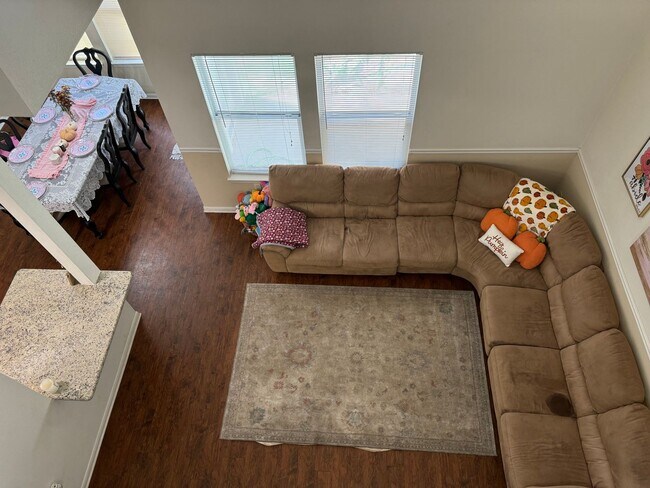 Building Photo - END OF JULY 2025 PRE-LEASE!  Spacious 3 Be...
