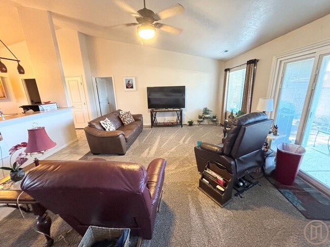 Building Photo - Snow Canyon Home!