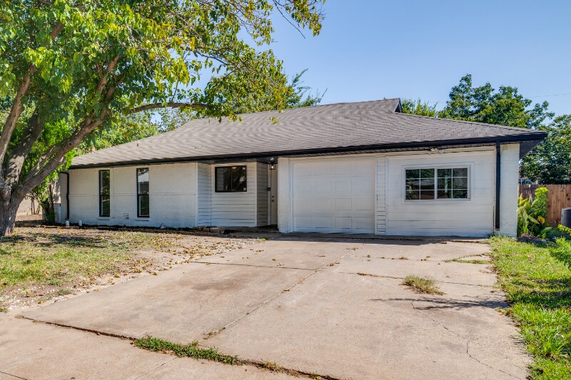 Building Photo - 1622 Hillwood Dr