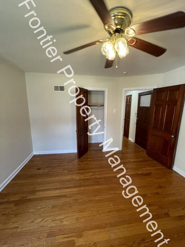 Building Photo - Charming 1-Bedroom Apartment