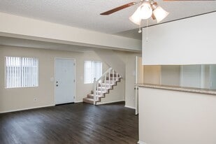 Building Photo - 1351 Elm Ave