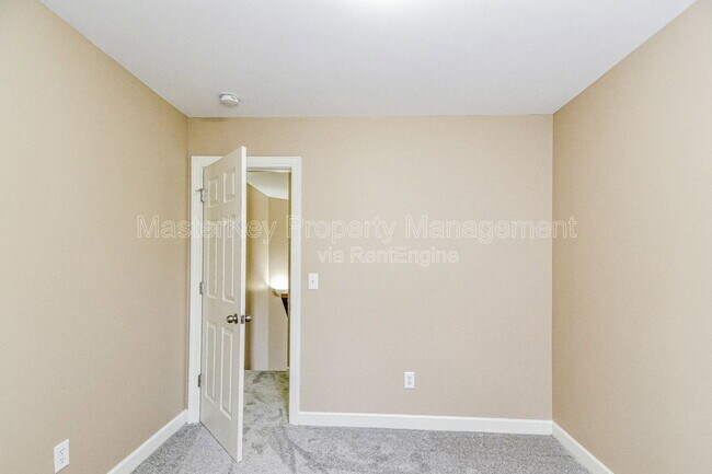 Building Photo - 225 Braxman Ln