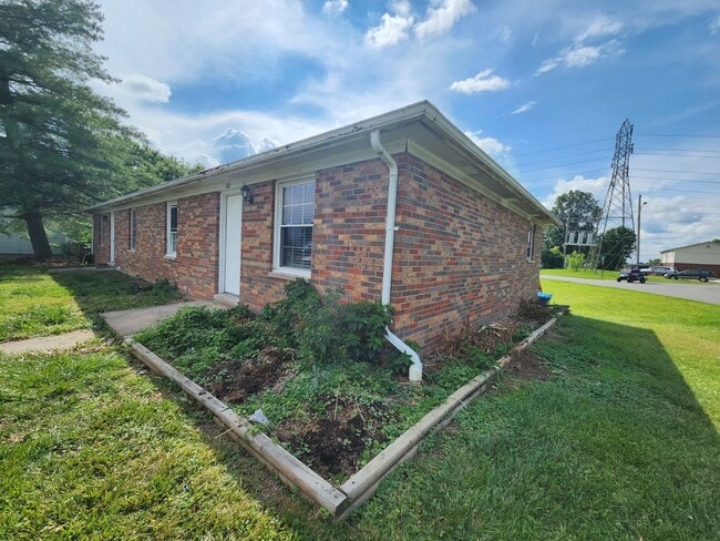 Building Photo - 100 Grant Dr
