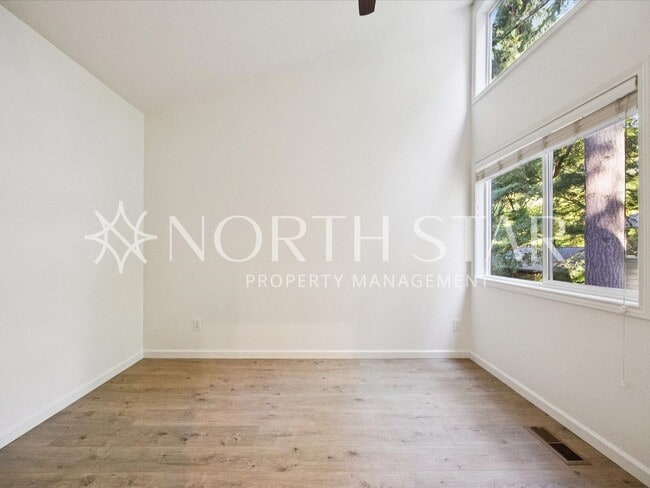 Building Photo - Lake Oswego Home for Lease – Fully Remodeled