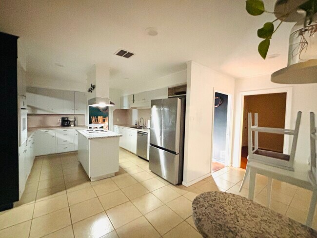 Building Photo - 4901 Timber Ln