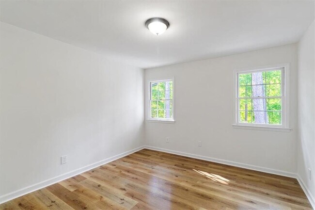 Building Photo - 1129 Pinehurst Rd