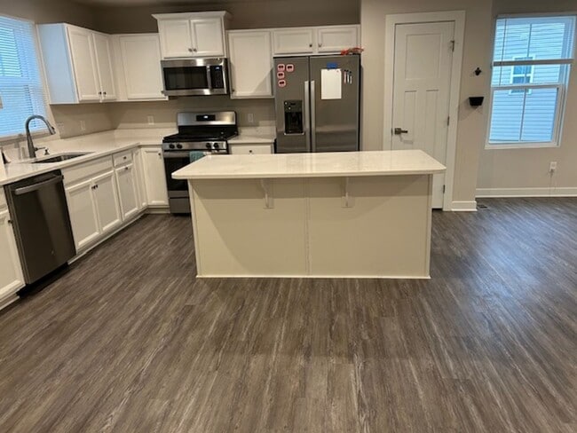 Building Photo - 2 Bed- 2 Bath + Dedicated Home Office - Single Family Home in Amherst