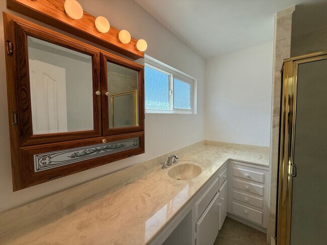 Building Photo - 3B/2BA Home in Rancho Peñasquitos Availabl...