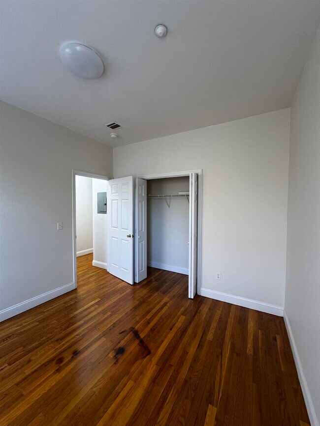 Building Photo - 65 Summit Ave