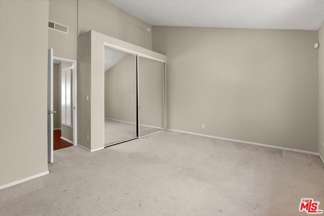 Building Photo - 5720 Owensmouth Ave