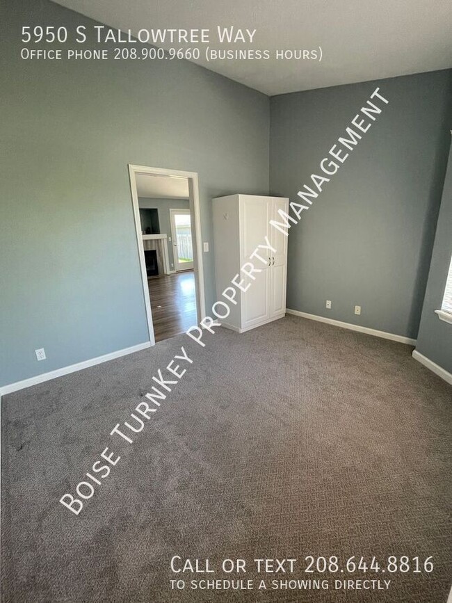 Building Photo - 5950 S Tallowtree Way