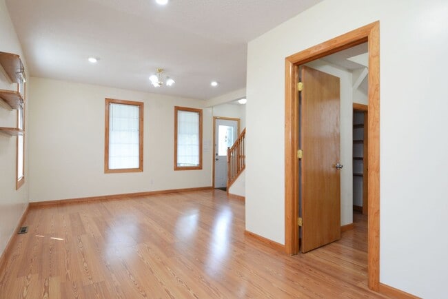 Building Photo - Charming 3-Bedroom, 2-Bath Home in St. Paul