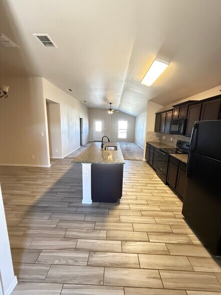 Building Photo - 13814 Avenue U