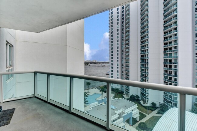 Building Photo - 241 Riverside Dr