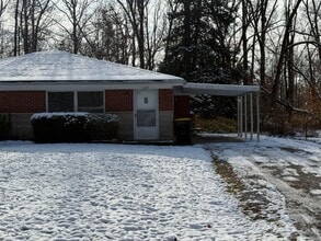 Building Photo - 2 bed / 1 bath duplex in country setting