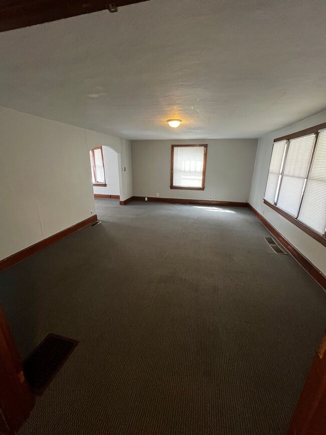 Building Photo - 108 N McKinley Ave