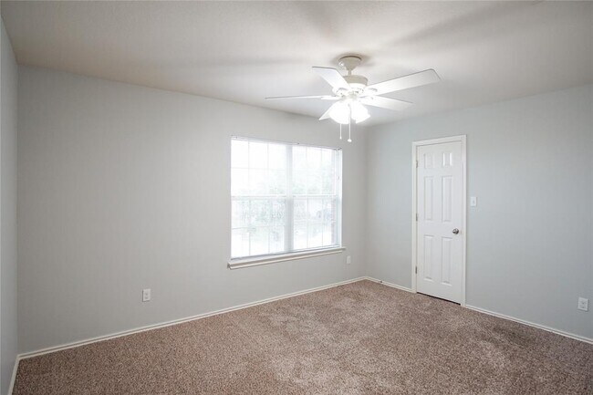Building Photo - 210 King Ridge Dr