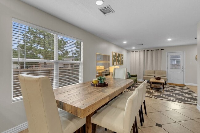 Building Photo - 746 Cape Cottage Ln