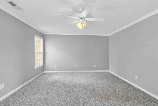 Building Photo - 302 Altavista Loop