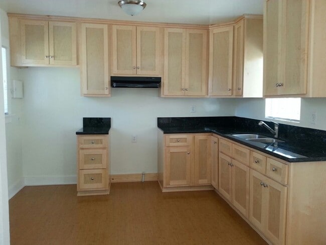 Building Photo - BELLA APARTMENTS: Beautiful 1 Bed - 1 Bath
