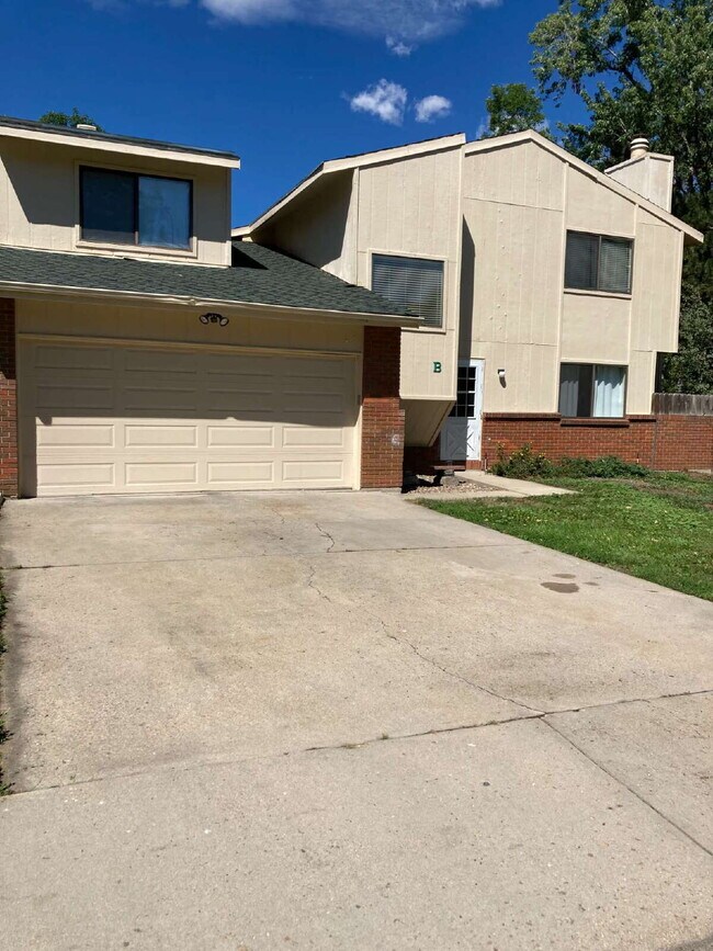 Building Photo - "Experience Comfort and Convenience: Spacious 2-Bed, 2-Bath Retreat in Boulder!"