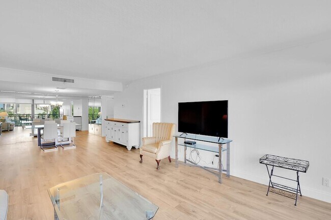 Building Photo - 2727 N Ocean Blvd