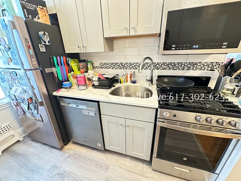 Building Photo - 7 Carol Ave