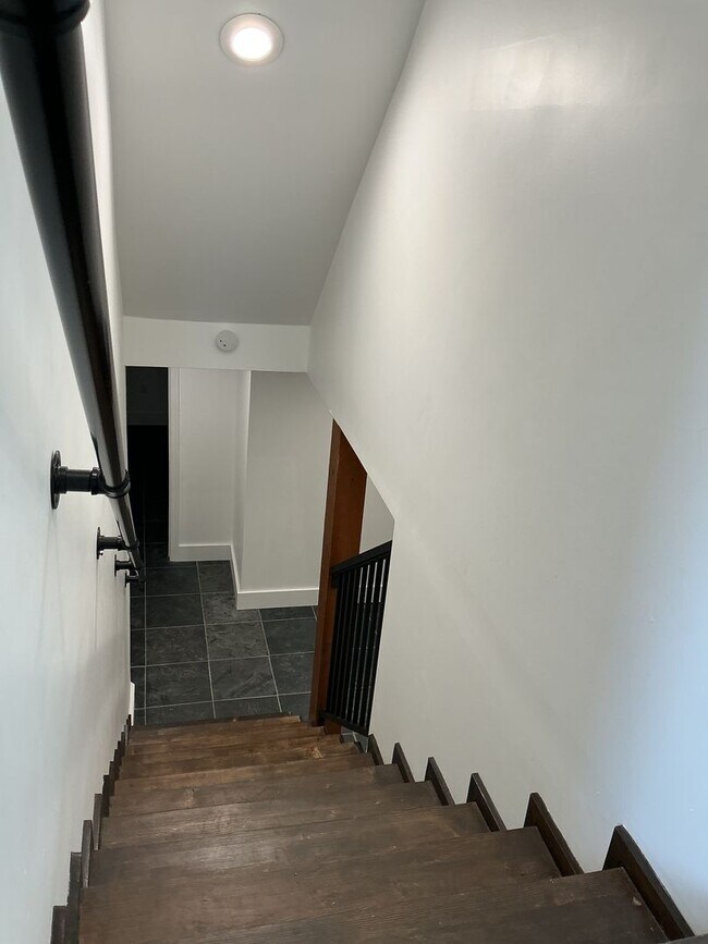 Building Photo - 53 E Canal Rd