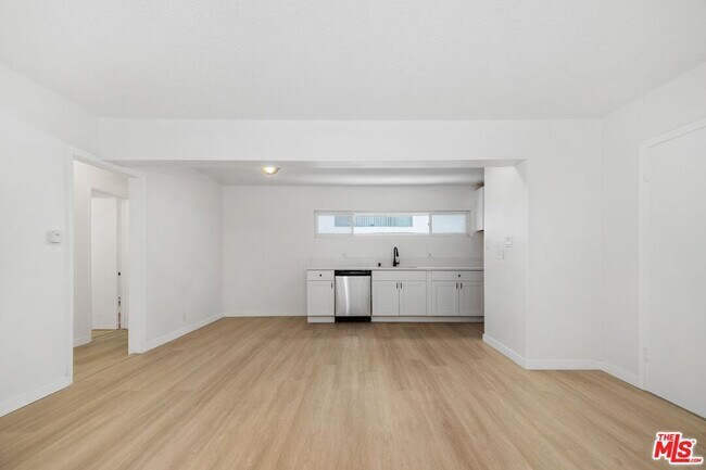 Building Photo - 2621 S Centinela Ave