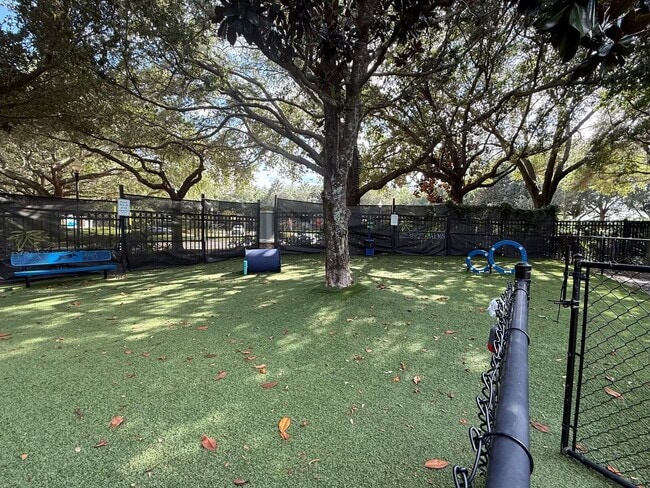 Building Photo - 12861 Madison Pointe Cir