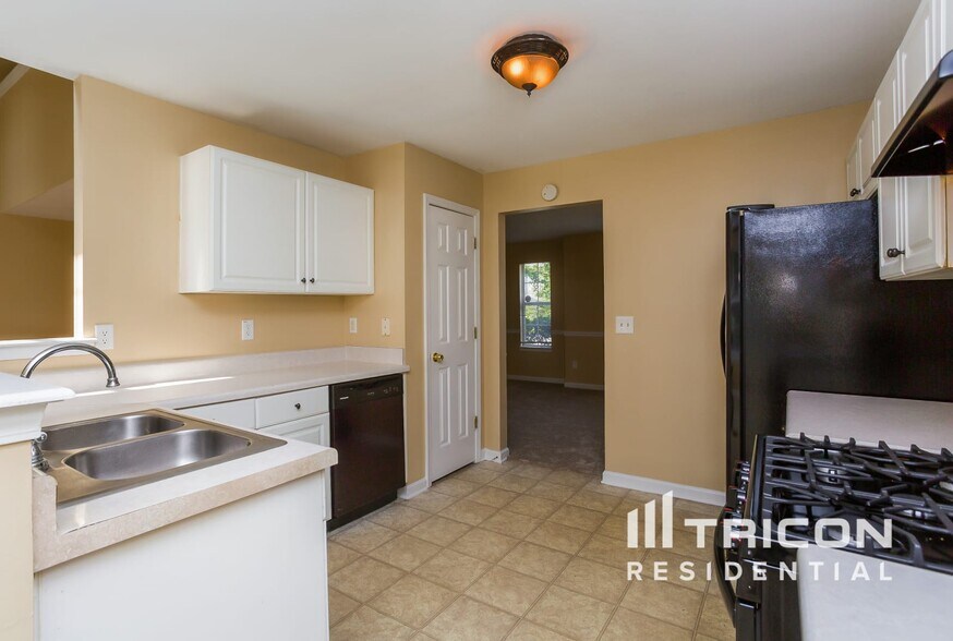 Building Photo - 1420 Spring Hill Run