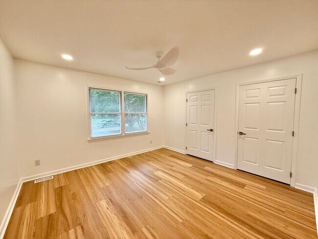 Building Photo - 209 Bramble Ct