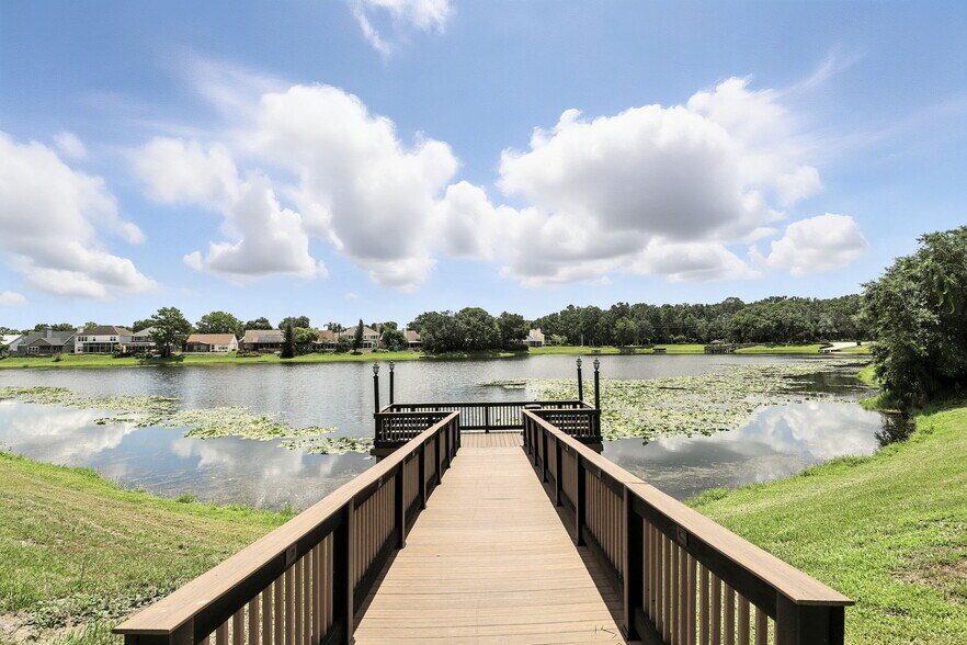 Building Photo - 2549 Grassy Point Dr