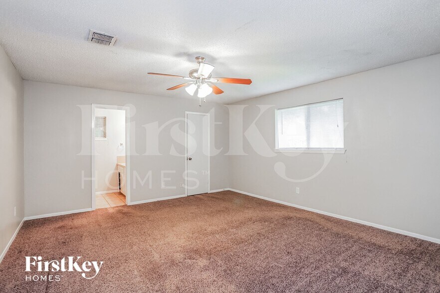 Building Photo - 8002 Larkspur Dr