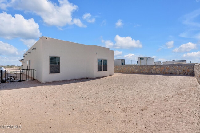 Building Photo - 805 P.º Tranquilo Pl