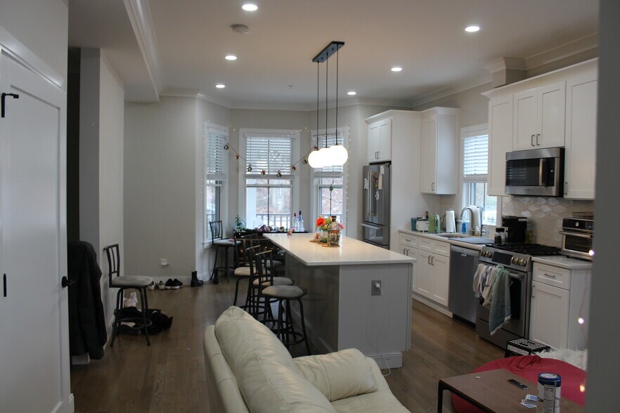 Building Photo - 149 Foster St