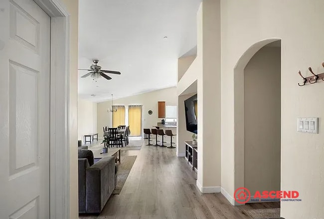 Building Photo - Lovely 4 Bedroom Home in Campus Park Area!