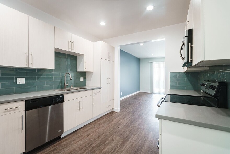 Interior Photo - 1865 North Fuller Ave