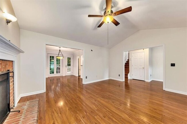 Building Photo - 718 Players Ct