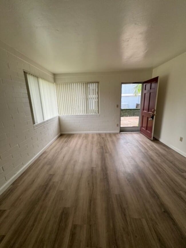 Building Photo - Oliver Ave | Relaxed Coastal Apartments in Pacific Beach – Easy Living Just Blocks from the Ocean!